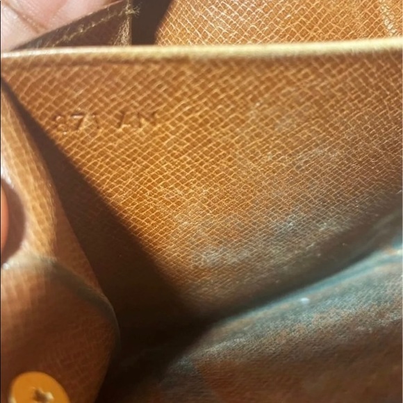 Authentic Louis Vuitton Monogram Elise Wallet - Picture 9 of 12